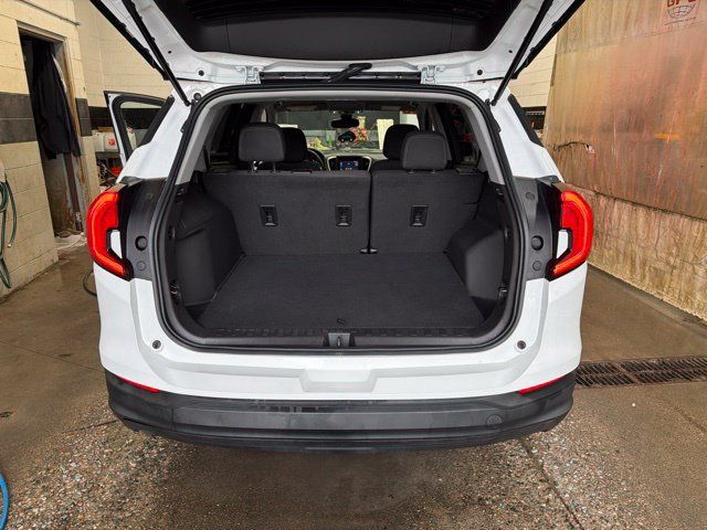 Used 2023 GMC Terrain SLE FWD image 25