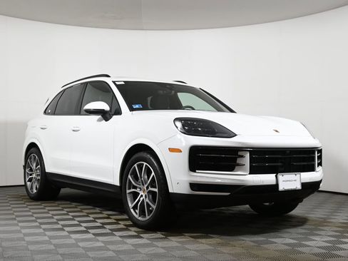 Used 2025 Porsche Cayenne image 9