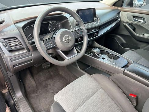 Used 2023 Nissan Rogue SV image 4