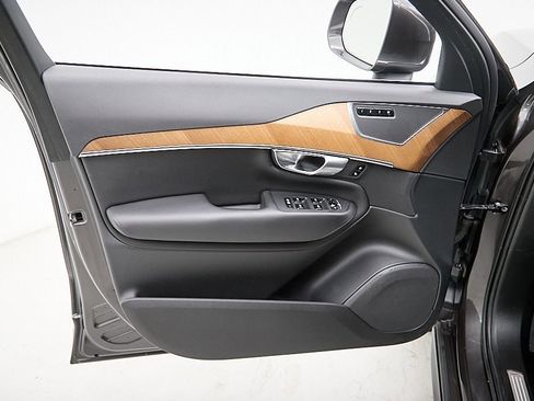 Used 2023 Volvo XC90 B6 Plus w/ Protection Package Premier image 10