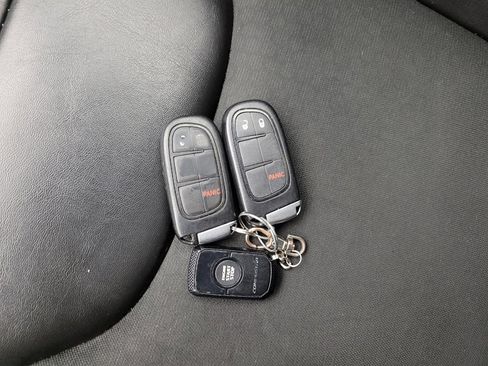 Used 2019 Jeep Cherokee Latitude Plus image 32