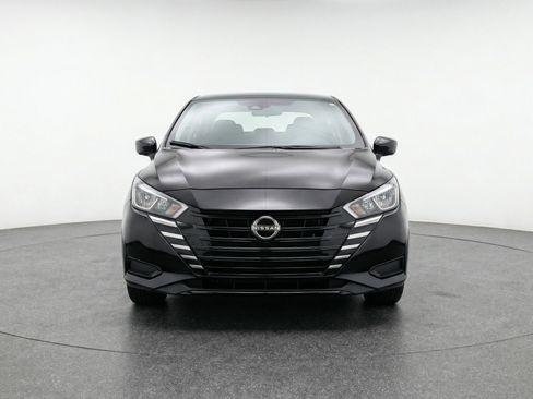 Used 2025 Nissan Versa SV image 2