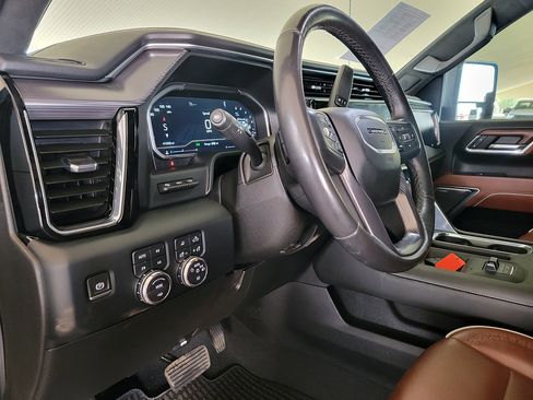 Used 2024 GMC Sierra 2500 Denali Ultimate w/ Max Trailering Package AWD/4WD image 14