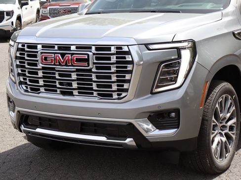 New 2026 GMC Yukon XL Denali w/ Denali Reserve Package AWD/4WD image 4