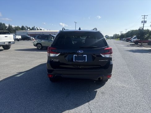 Certified 2021 Subaru Forester Premium AWD/4WD image 8