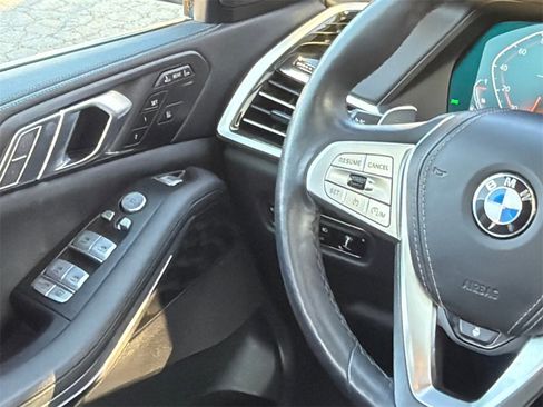 Used 2022 BMW X7 xDrive40i w/ Premium Package image 23