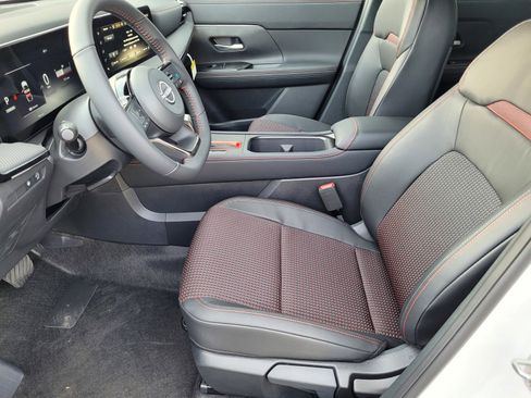 New 2025 Nissan Kicks SR image 9