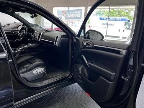 Used 2016 Porsche Cayenne S AWD/4WD image 30