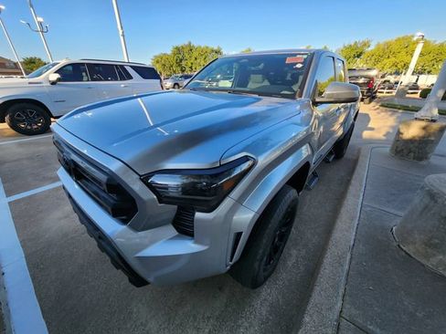 Used 2025 Toyota Tacoma SR5 AWD/4WD image 3