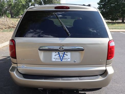 Used 2002 Chrysler Town & Country EX FWD image 6