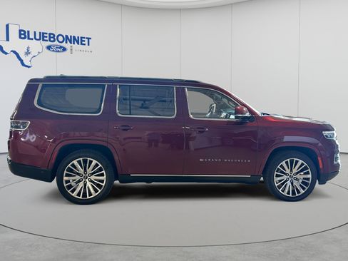 Used 2022 Jeep Grand Wagoneer Series III AWD/4WD image 3