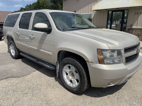 Used 2009 Chevrolet Suburban LT w/ Luxury Package AWD/4WD image 2