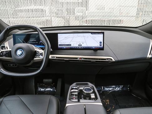 Used 2025 BMW iX xDrive50 w/ Premium Package AWD/4WD image 9
