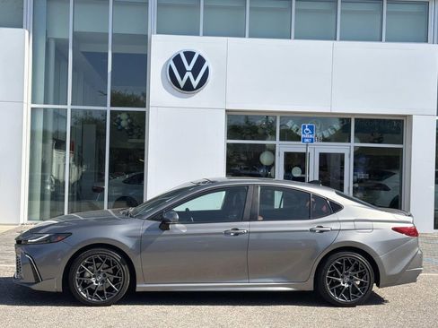 Used 2025 Toyota Camry XSE FWD image 7
