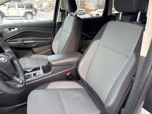 Used 2019 Ford Escape SE image 5