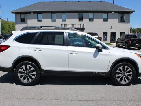 Used 2017 Subaru Outback 2.5i Limited AWD/4WD image 6