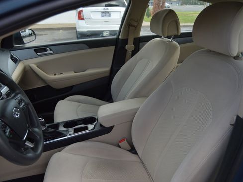 Used 2017 Hyundai Sonata SE w/ Cargo Package image 8