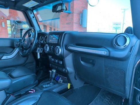 Used 2013 Jeep Wrangler Unlimited Rubicon w/ Connectivity Group image 10