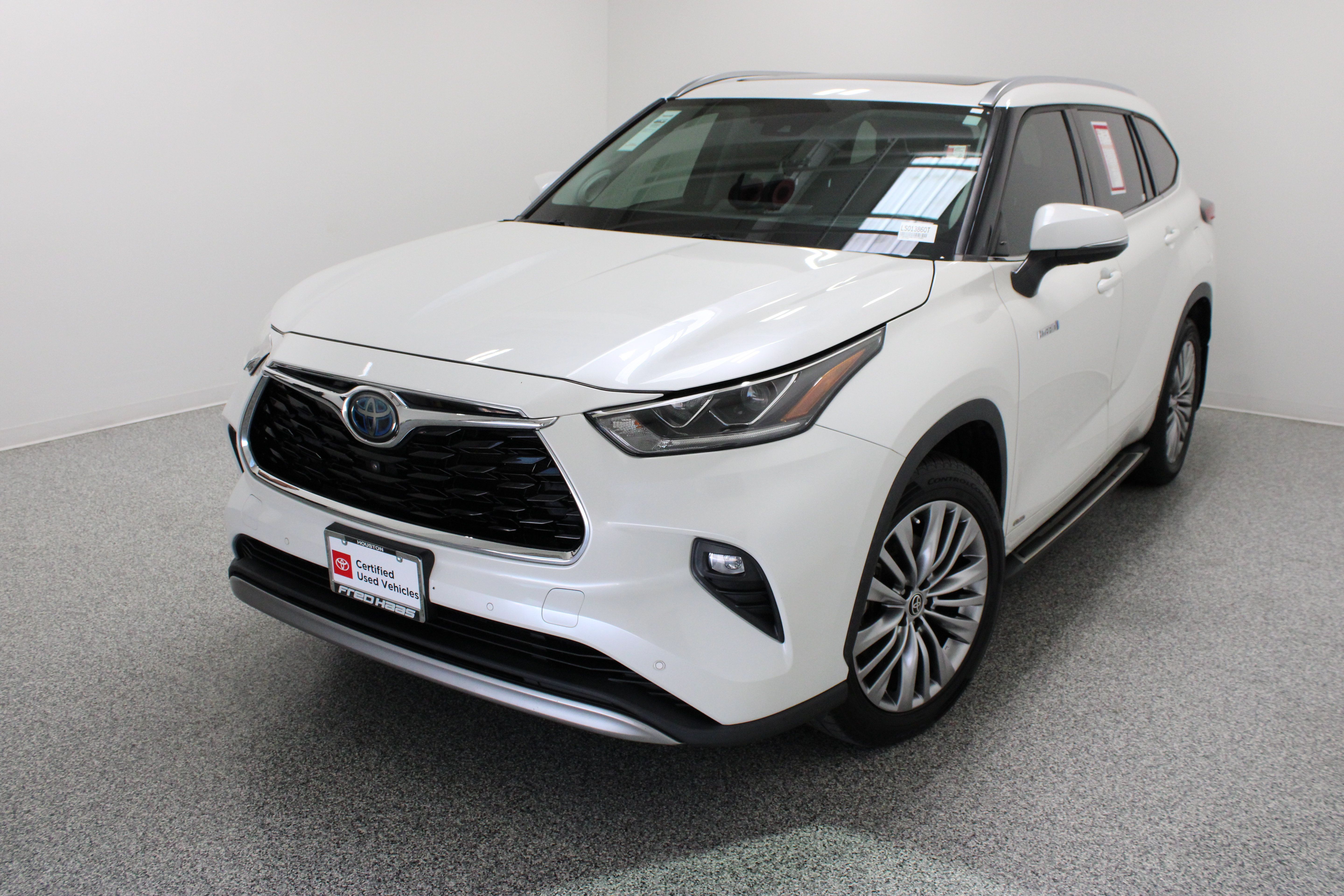 Certified 2020 Toyota Highlander Platinum AWD/4WD image 2