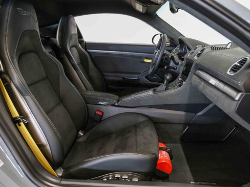 Used 2025 Porsche 718 Cayman GT4 RS w/ Weissach Package RWD image 37