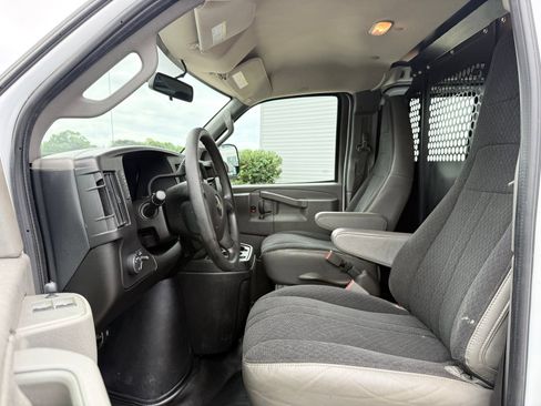 Used 2023 Chevrolet Express 2500 w/ Driver Convenience Package RWD image 13