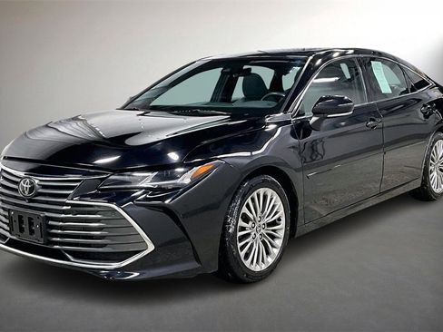 Used 2020 Toyota Avalon Limited image 3