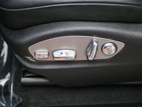 Certified 2025 Porsche Macan Turbo AWD/4WD image 25