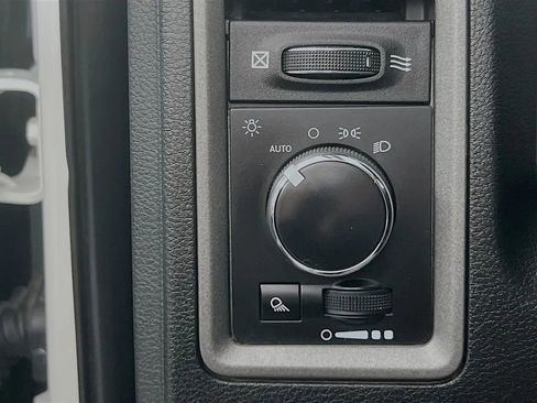 Used 2018 RAM 2500 Tradesman w/ Chrome Appearance Group AWD/4WD image 11