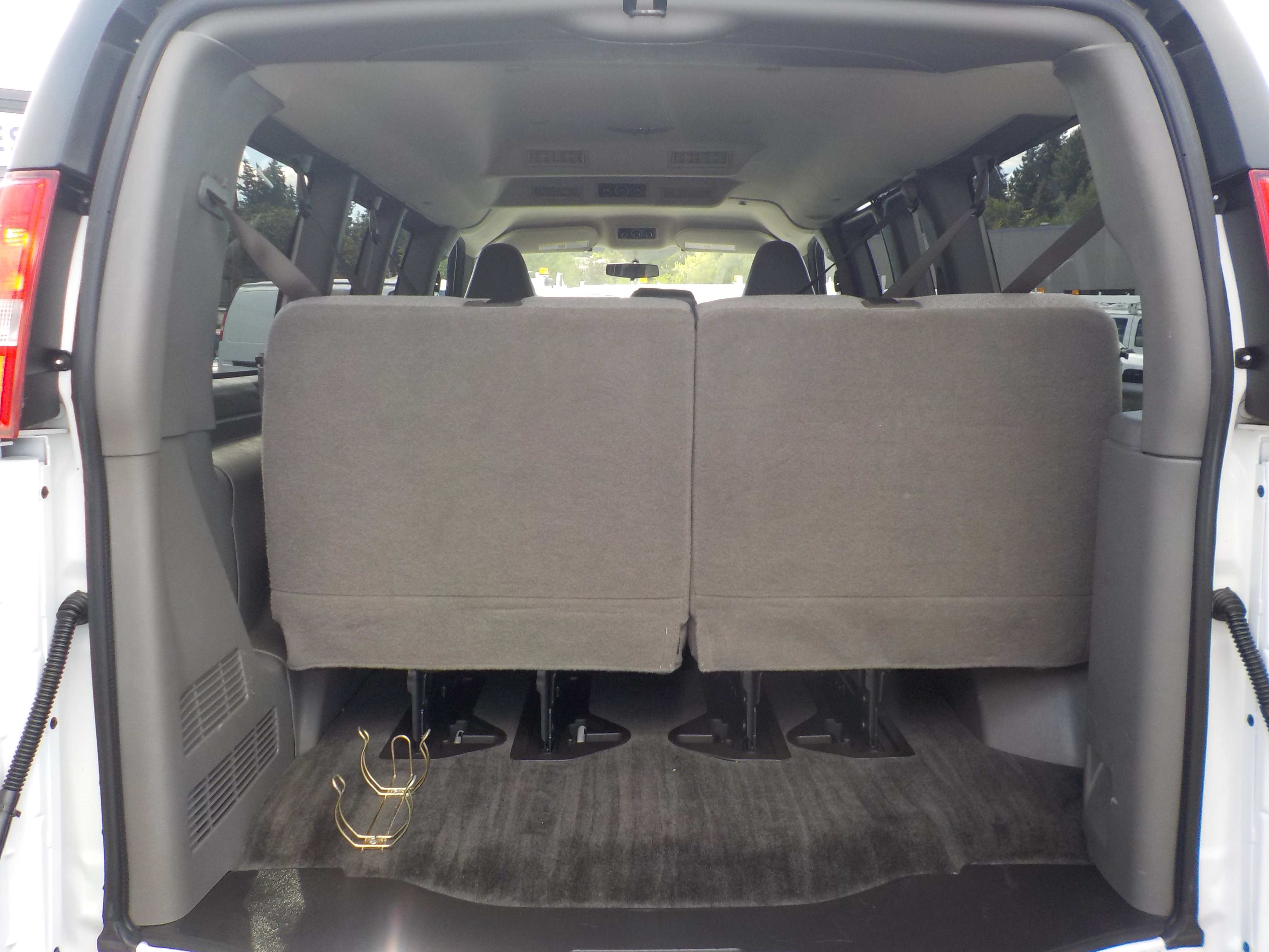 Used 2017 Chevrolet Express 3500 LT w/ LT Preferred Equipment Group RWD image 16