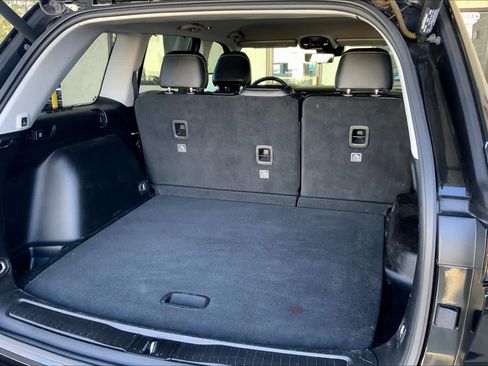 Used 2023 Jeep Grand Cherokee Limited w/ Luxury Tech Group II image 32