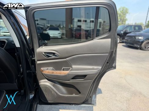 Used 2020 GMC Acadia Denali w/ Technology Package AWD/4WD image 18