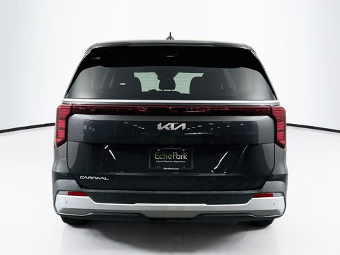 Used 2025 Kia Carnival FWD image 7