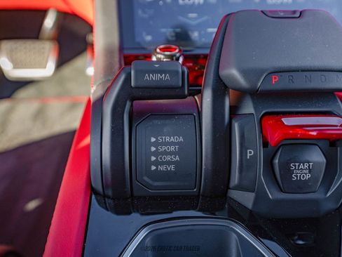 Used 2025 Lamborghini Urus SE AWD/4WD image 23