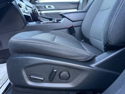 Used 2019 Ford Explorer XLT w/ Equipment Group 201A AWD/4WD image 7