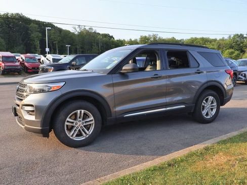 Used 2023 Ford Explorer XLT w/ Equipment Group 202A AWD/4WD image 4