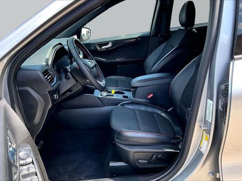 Used 2023 Ford Escape ST-Line w/ Tech Pack #1 FWD image 9