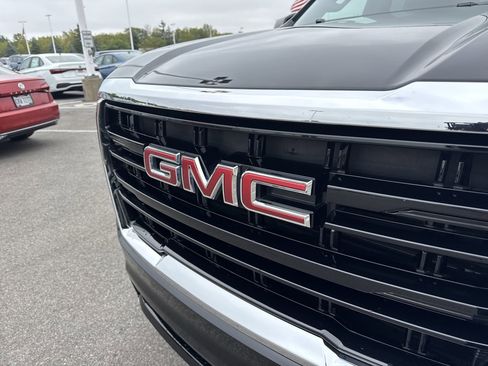 Used 2023 GMC Yukon SLE w/ Gmc Pro Safety Plus Package image 28