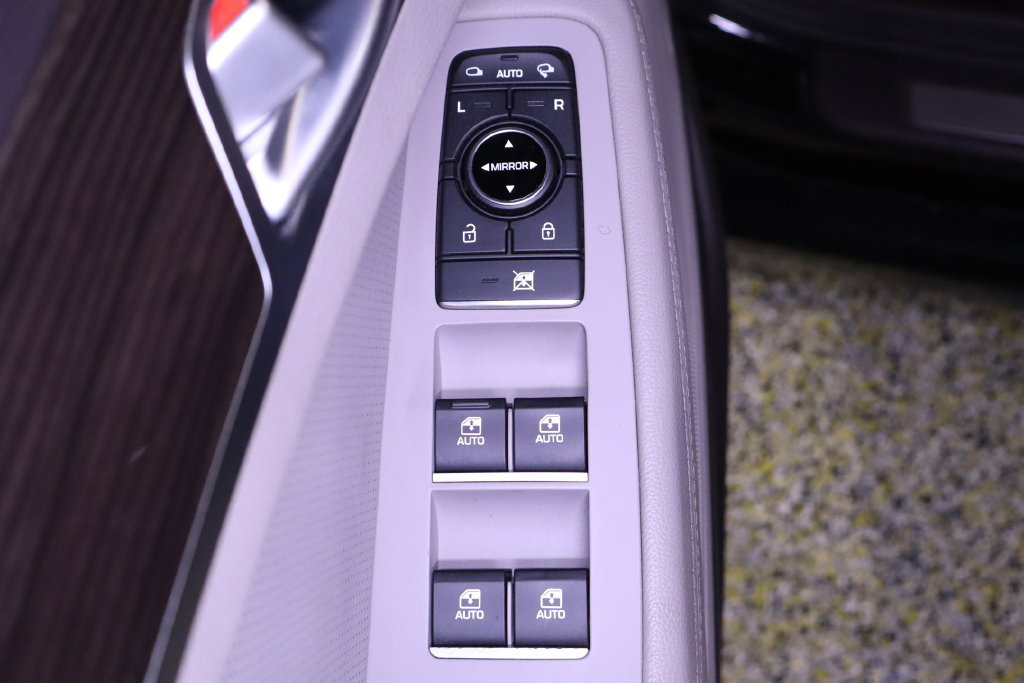 Used 2018 Genesis G80 3.8 w/ Option Group 02 RWD image 38