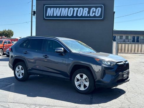 Used 2020 Toyota RAV4 LE AWD/4WD image 1