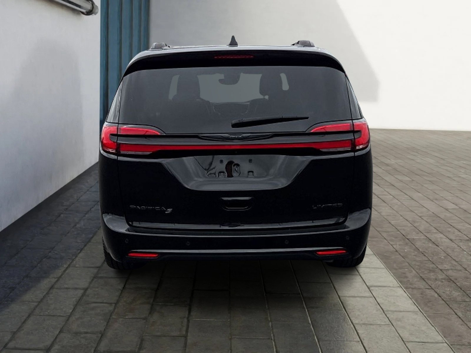 Used 2025 Chrysler Pacifica Limited FWD image 4
