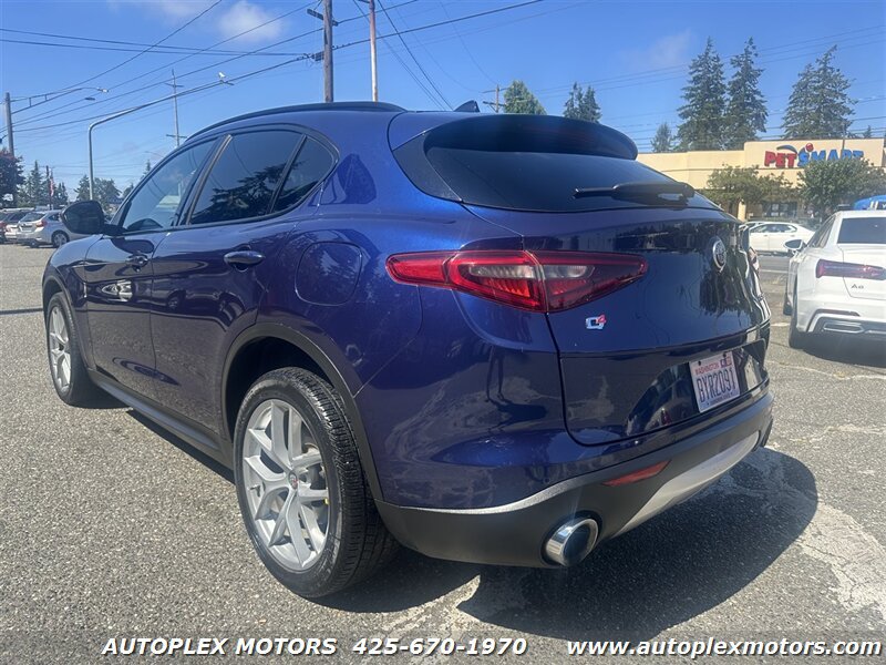 Used 2018 Alfa Romeo Stelvio Sport w/ Quick Order Package 22J Sport AWD/4WD image 5