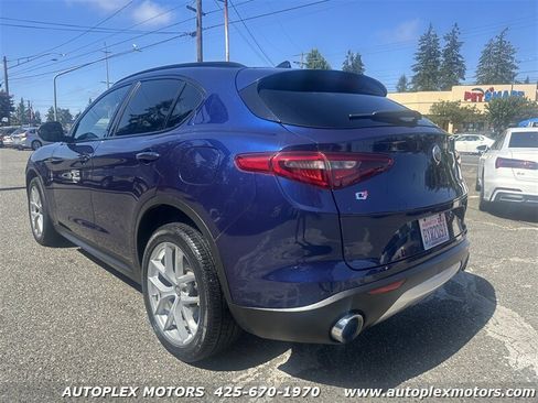 Used 2018 Alfa Romeo Stelvio Sport w/ Quick Order Package 22J Sport AWD/4WD image 5