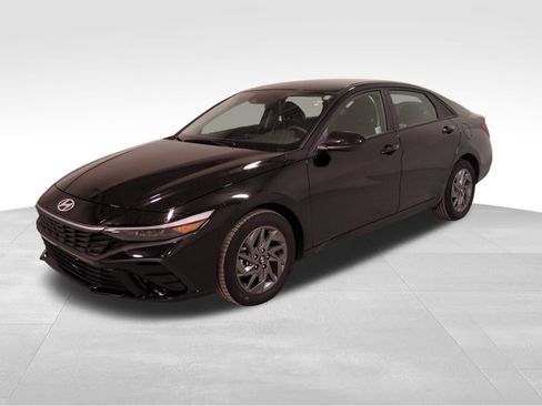 Used 2025 Hyundai Elantra Blue image 9