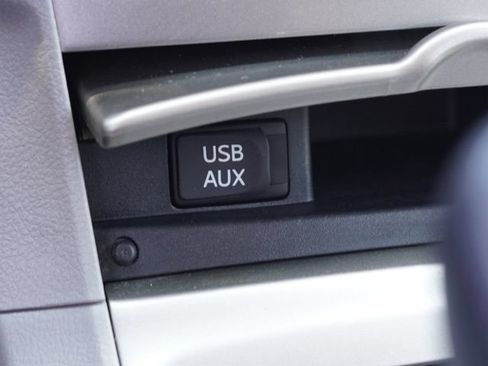 Used 2013 Toyota Highlander Plus FWD image 28