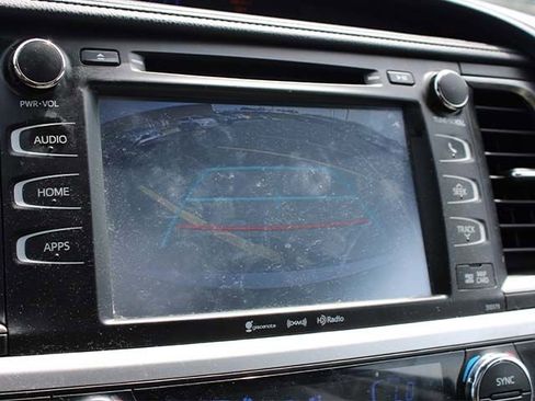 Used 2017 Toyota Highlander XLE AWD/4WD image 12