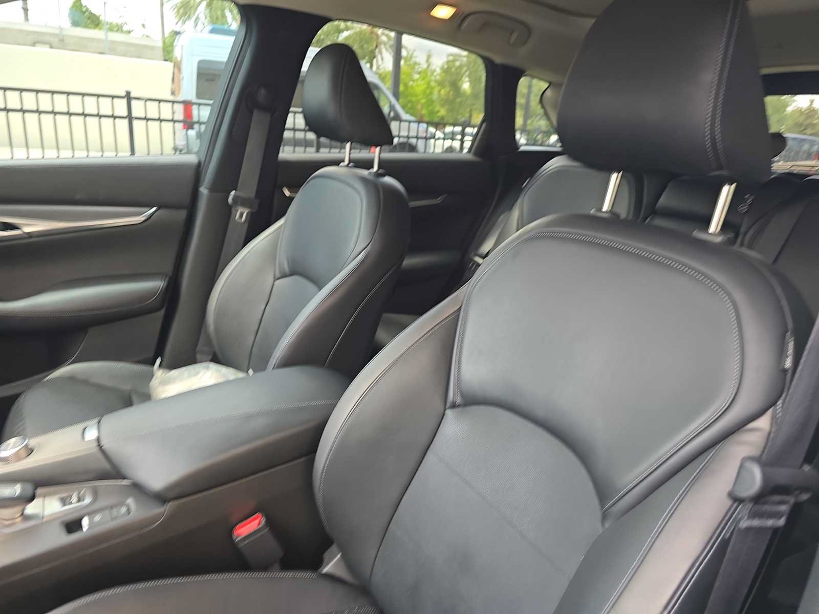 Used 2023 INFINITI QX50 Luxe FWD image 12