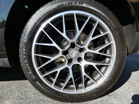 Used 2018 Porsche Macan Sport Edition image 21