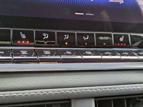 Used 2025 Chevrolet Colorado LT w/ LT Convenience Package image 24