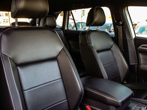 Used 2021 Volkswagen Atlas Cross Sport SE image 40