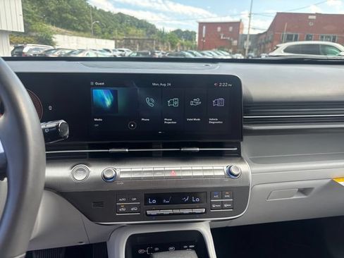 Used 2025 Hyundai Kona SEL AWD/4WD image 15